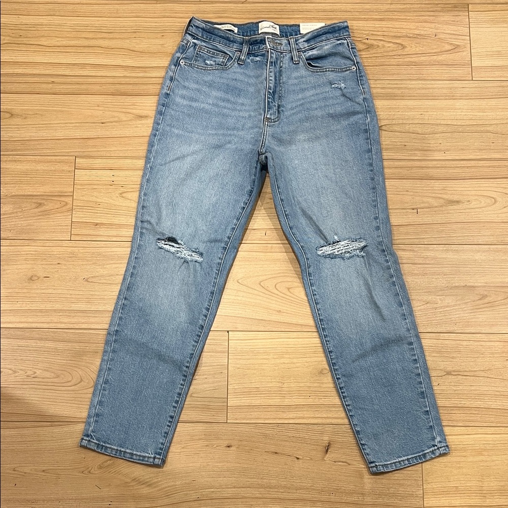 Universal Thread Light Blue High Rise Distressed Jeans - NEW